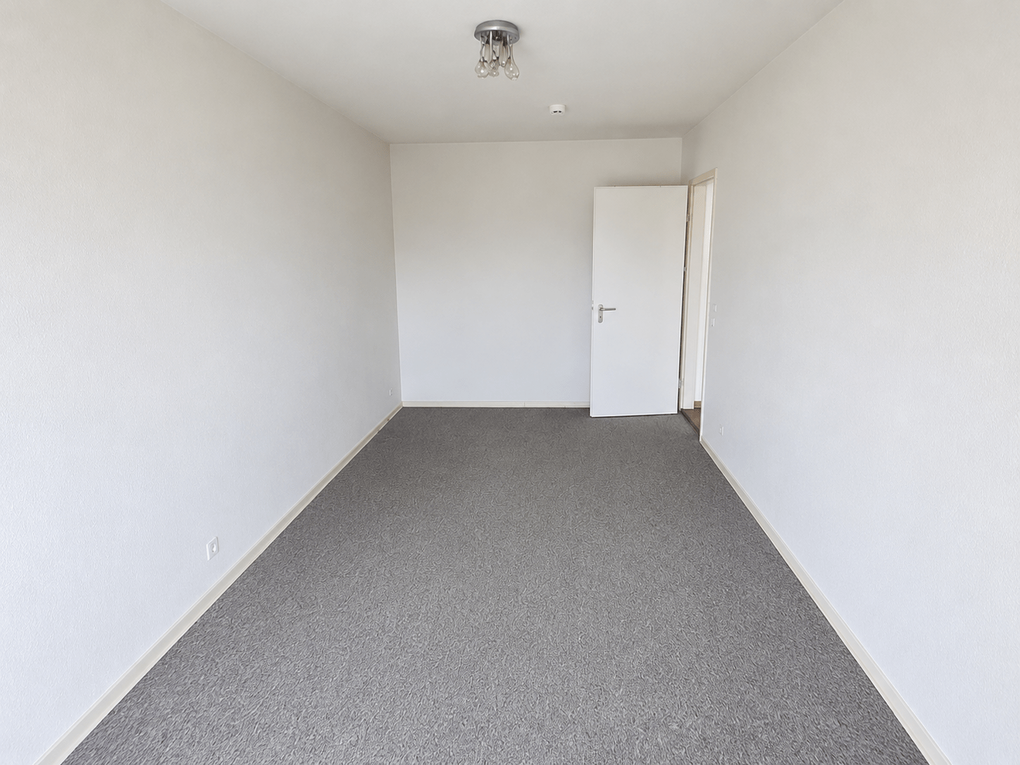 Dasselbe Zimmer nach der vollständigen Räumung
